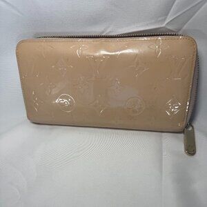 Louis Vuitton Zippy Vernis Wallet with free COA